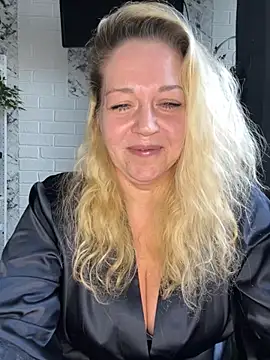 JenniferCarmen online show from April 2026 07:03:01 AM