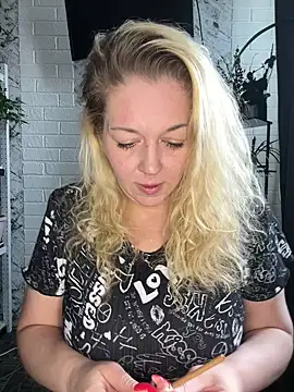 JenniferCarmen online show from April 2026 01:56:02 AM