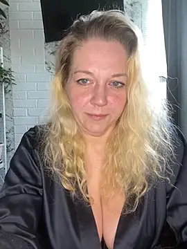 JenniferCarmen online show from May 2026 01:13:01 AM