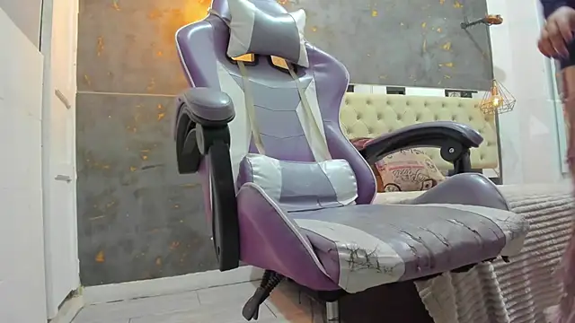 Snapshot of De_lirio chatting on December 2025 12:44:02 PM De lirio online show from December 2025 12:44:02 PM