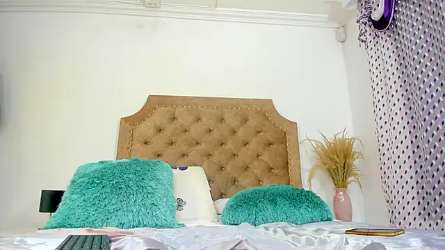  foxy 00 online show from March 2026 05:07:01 PM