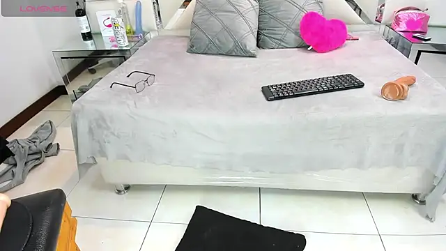 IssysLeBlanc online show from March 2026 07:08:01 AM