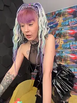 Tattoo  Moon online show from May 2026 06:05:01 AM