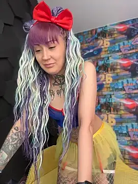 Tattoo  Moon online show from May 2026 12:18:01 AM
