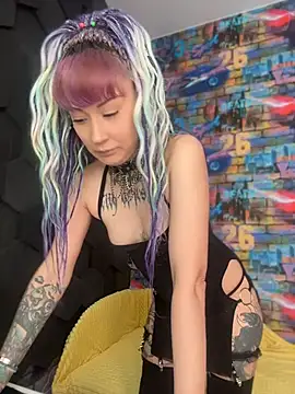 Tattoo  Moon online show from May 2026 11:35:01 PM