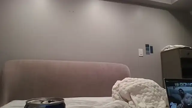 Snapshot of BeefyNcloudy chatting on December 2025 04:17:01 AM BeefyNcloudy online show from December 2025 04:17:01 AM