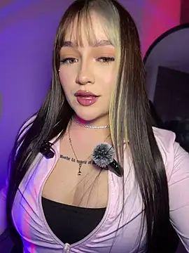 Daniela ruizz online show from April 2026 11:33:02 PM