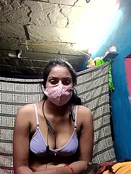 Poonam8080 online show from December 2025 06:45:01 PM