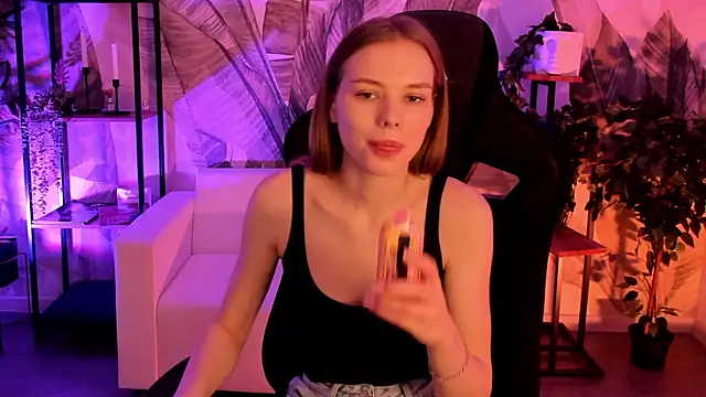 Snapshot of BellaHaadiid chatting on December 2025 06:19:02 AM BellaHaadiid online show from December 2025 06:19:02 AM