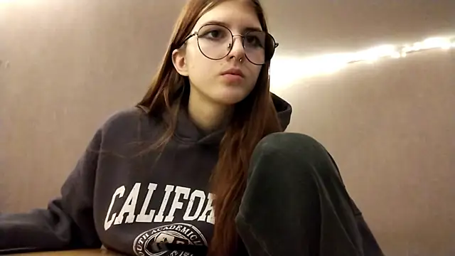 VictorinaMccorey online show from December 2025 04:18:01 PM