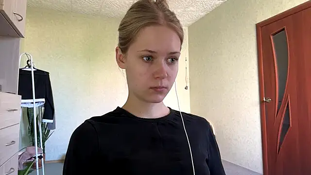 ZaidaSchwarten online show from May 2026 05:18:02 AM