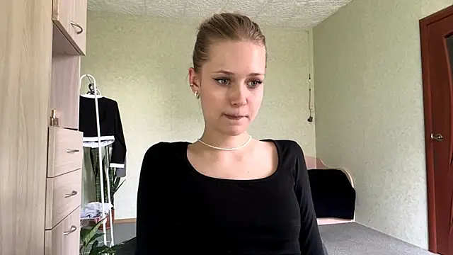 ZaidaSchwarten online show from May 2026 01:05:02 PM