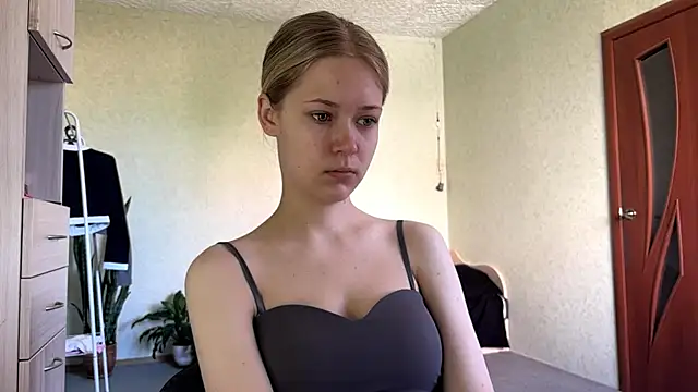 ZaidaSchwarten online show from May 2026 05:18:02 AM