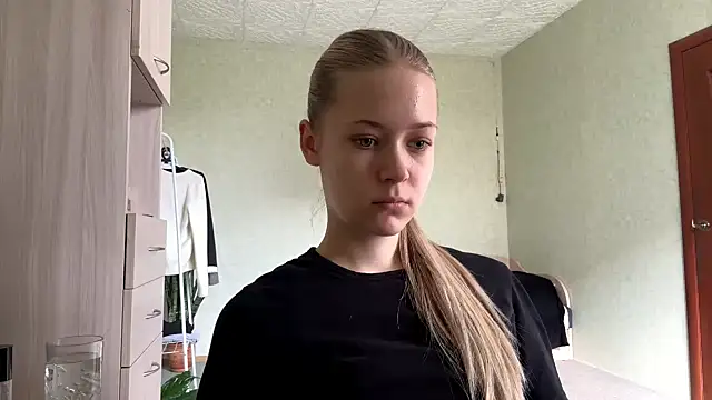 ZaidaSchwarten online show from April 2026 01:12:01 PM