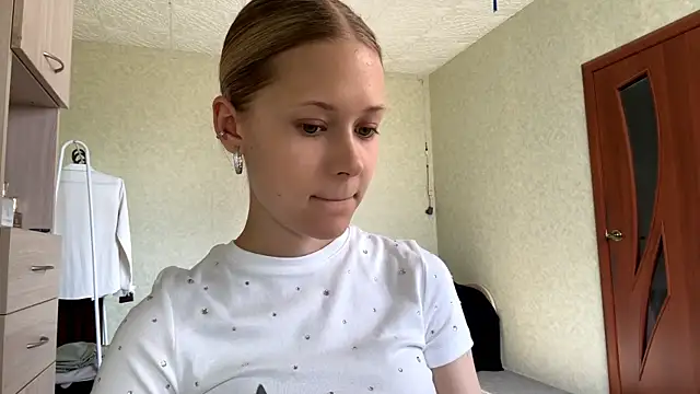 ZaidaSchwarten online show from March 2026 01:06:01 PM