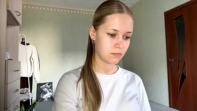 Snapshot of ZaidaSchwarten chatting on March 2026 01:33:01 PM ZaidaSchwarten online show from March 2026 01:33:01 PM