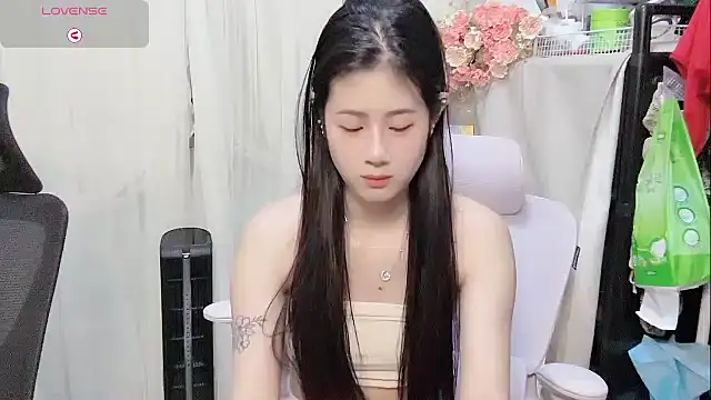 Yvonne-07 online show from March 2026 04:31:01 PM