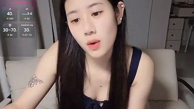 Yvonne-07 online show from May 2026 04:47:01 PM