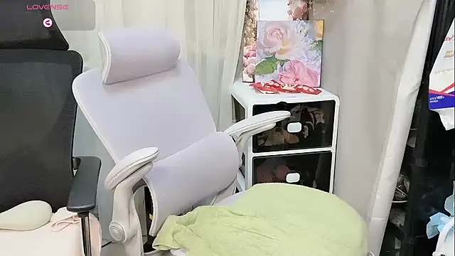 Yvonne-07 online show from March 2026 04:57:02 PM