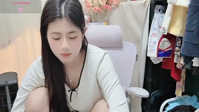 Yvonne-07 online show from March 2026 04:45:01 PM