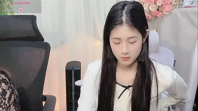 Yvonne-07 online show from March 2026 12:30:01 PM