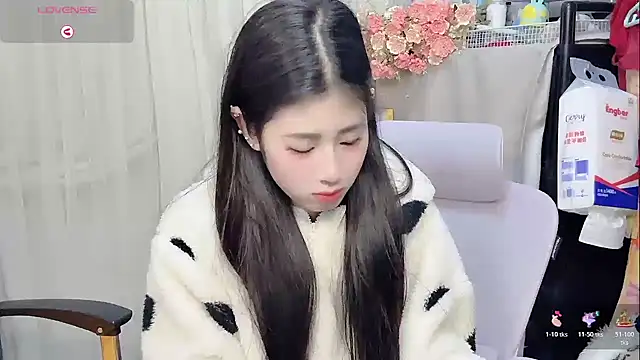 Yvonne-07 online show from February 2026 01:11:01 PM