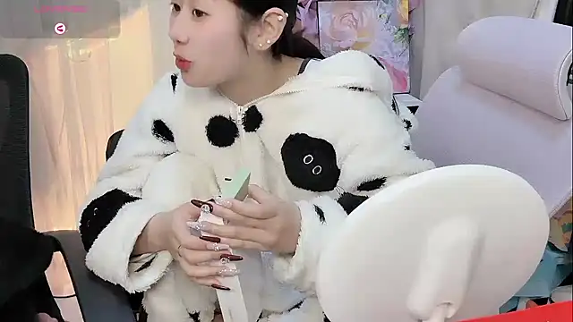 Yvonne-07 online show from January 2026 09:24:01 PM