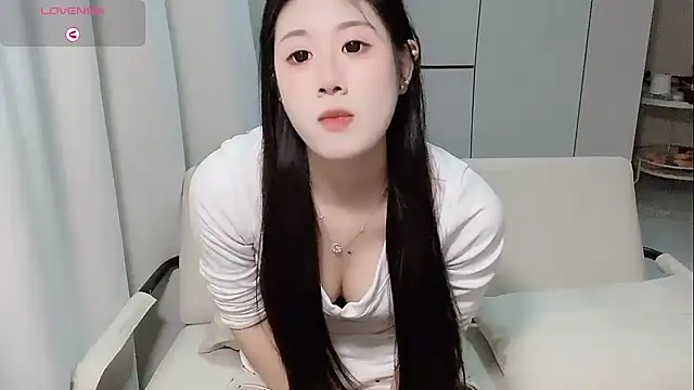 Yvonne-07 online show from April 2026 08:48:01 PM