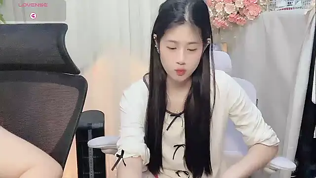 Yvonne-07 online show from March 2026 12:57:01 PM