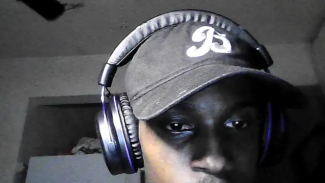 Snapshot of dwick5900 chatting on December 2025 03:27:02 PM dwick5900 online show from December 2025 03:27:02 PM