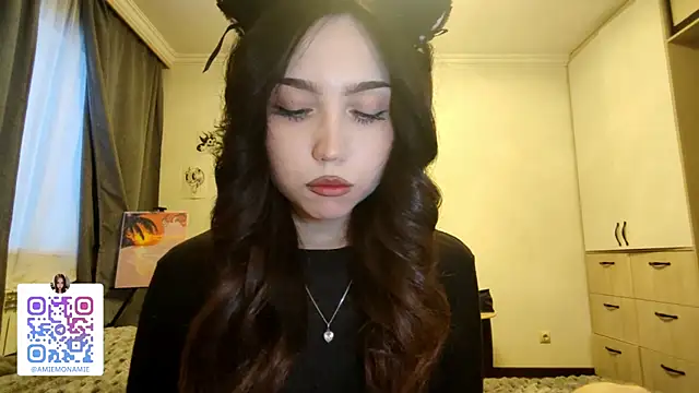 Qwami Amie online show from December 2025 05:40:02 AM