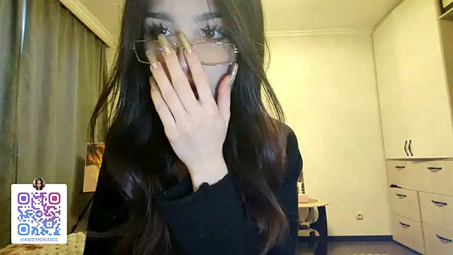 Qwami Amie online show from January 2026 10:00:01 AM