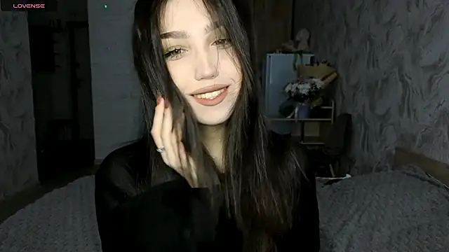 Qwami Amie online show from May 2026 04:43:01 AM