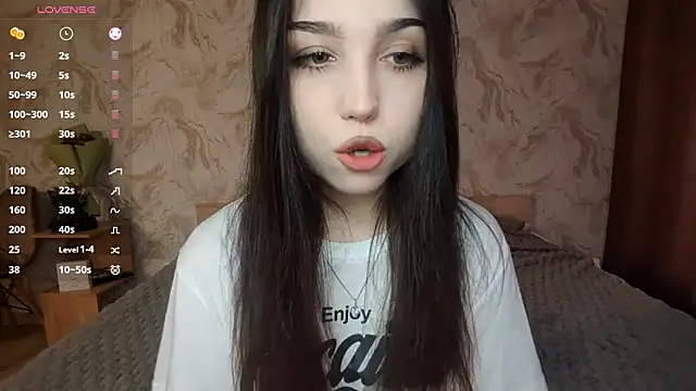 Qwami Amie online show from April 2026 09:33:01 AM