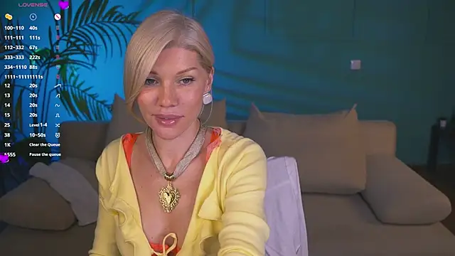 Lindsi Luvviv online show from May 2026 04:06:02 PM
