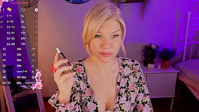 Snapshot of Lindsi_Luvviv chatting on February 2026 04:12:02 PM Lindsi Luvviv online show from February 2026 04:12:02 PM