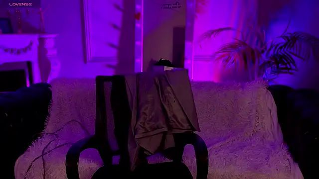 Lindsi Luvviv online show from April 2026 08:09:02 PM