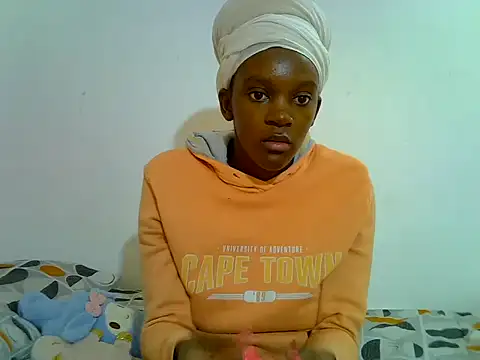 Snapshot of PetiteDoll_06 chatting on May 2026 01:15:01 PM PetiteDoll 06 online show from May 2026 01:15:01 PM