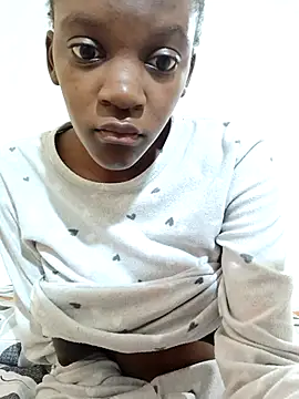 Snapshot of PetiteDoll_06 chatting on April 2026 07:44:01 AM PetiteDoll 06 online show from April 2026 07:44:01 AM