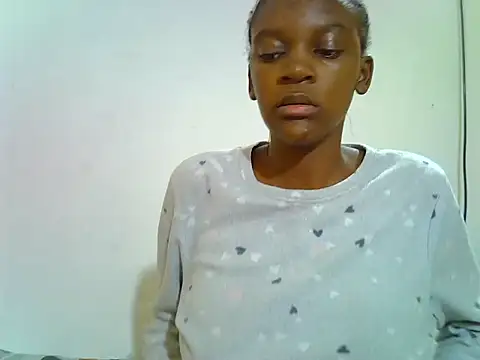 Snapshot of PetiteDoll_06 chatting on April 2026 05:41:02 AM PetiteDoll 06 online show from April 2026 05:41:02 AM