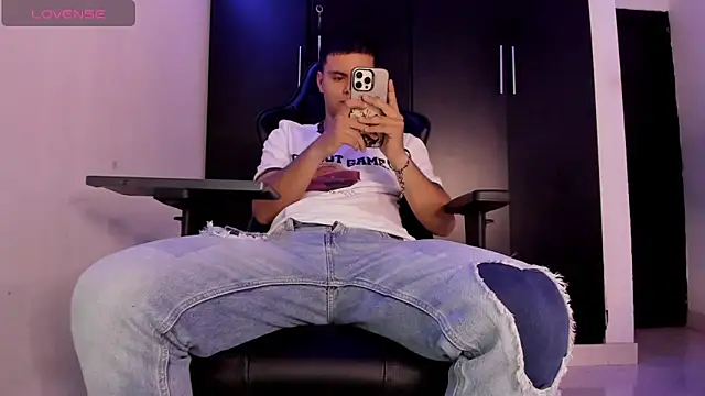 Liam Mateo online show from April 2026 04:48:02 AM
