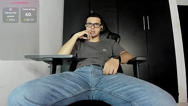 Liam Mateo online show from January 2026 03:43:01 AM