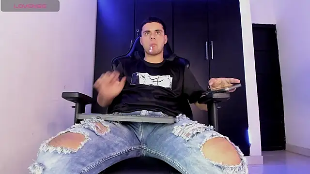 Liam Mateo online show from April 2026 04:03:01 AM