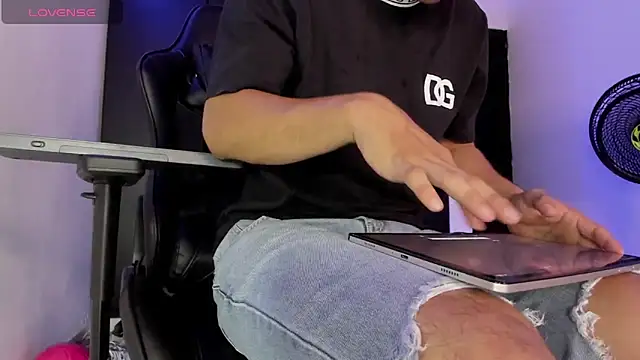 Liam Mateo online show from March 2026 02:35:01 AM