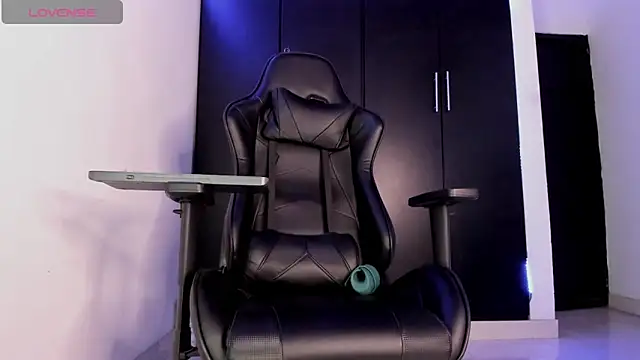 Liam Mateo online show from April 2026 03:24:02 AM