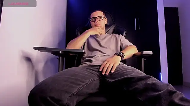 Liam Mateo online show from March 2026 06:03:02 AM