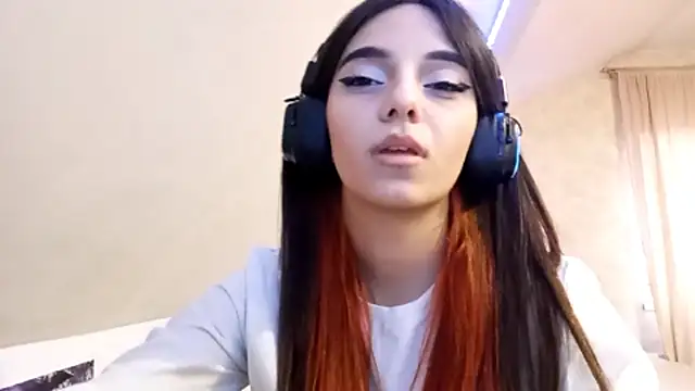 Snapshot of KizzieSchronce chatting on December 2025 09:48:02 AM KizzieSchronce online show from December 2025 09:48:02 AM