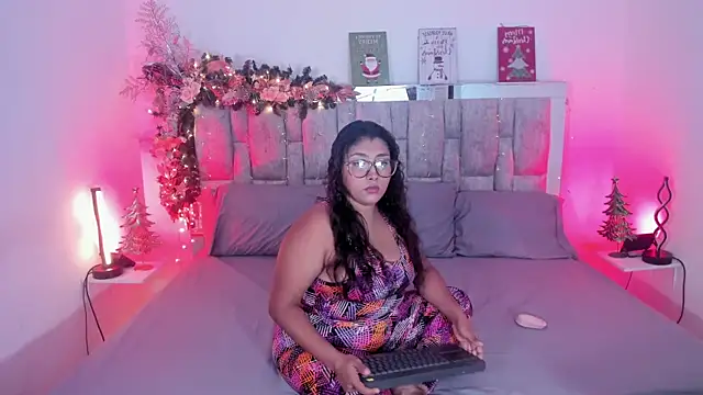 Snapshot of Siryenay_ chatting on December 2025 05:02:02 AM Siryenay online show from December 2025 05:02:02 AM