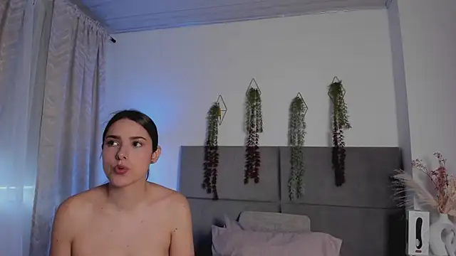 JulietaSnow online show from March 2026 06:12:01 PM