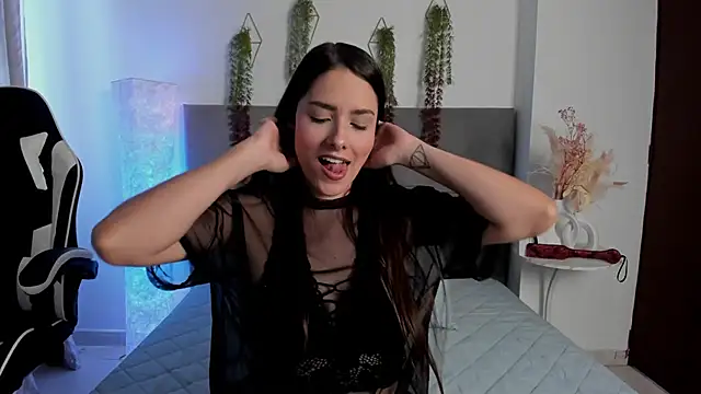 JulietaSnow online show from April 2026 06:00:02 PM